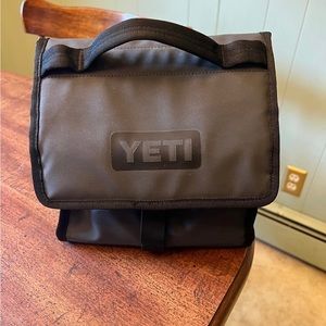 Yeti Day Trip Lunchbox